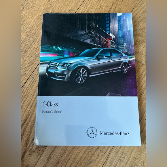 Mercedes Benz Operators Manual/Book and Case - Picture 6 of 16